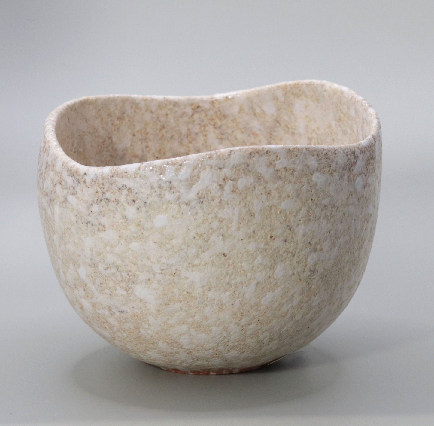 Blown mud white Tamba bowl by Ichiji Shimizu