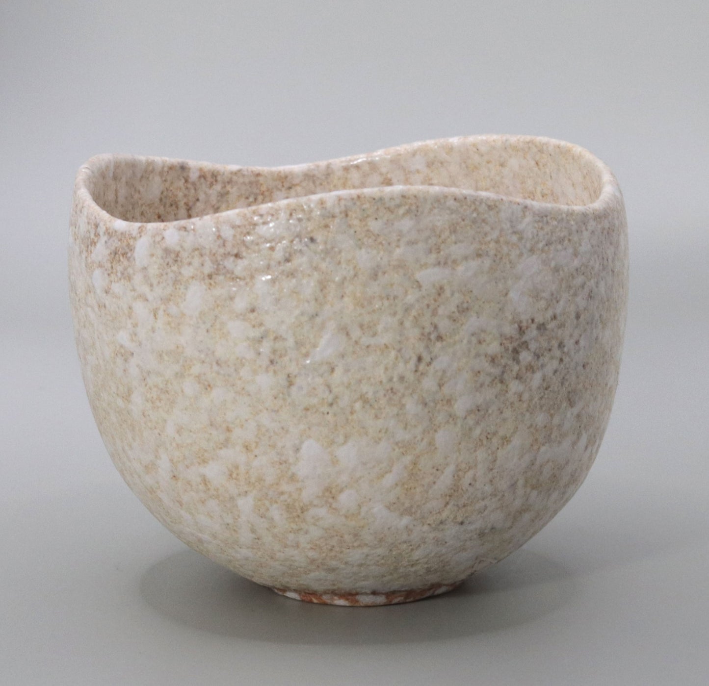 Blown mud white Tamba bowl by Ichiji Shimizu