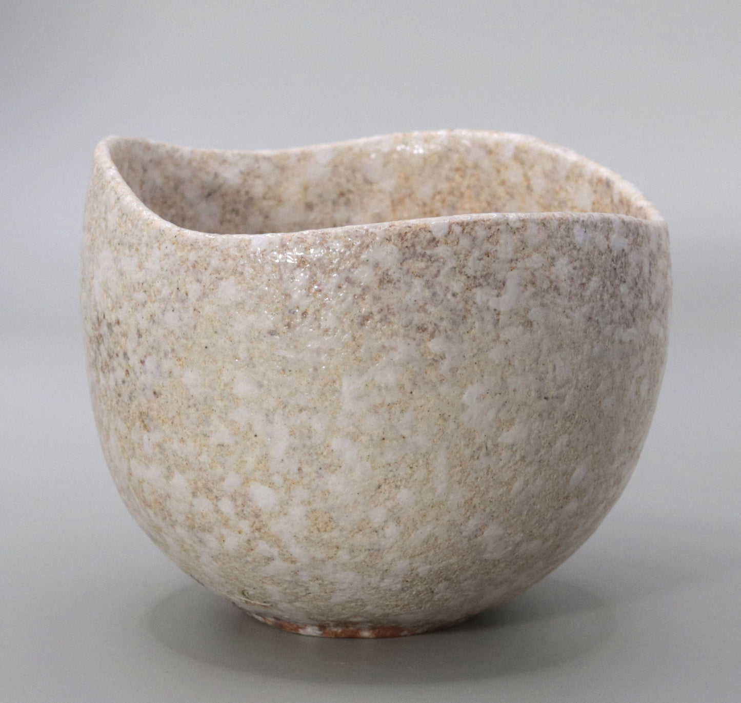 Blown mud white Tamba bowl by Ichiji Shimizu