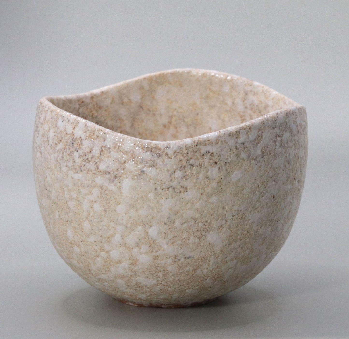 Blown mud white Tamba bowl by Ichiji Shimizu