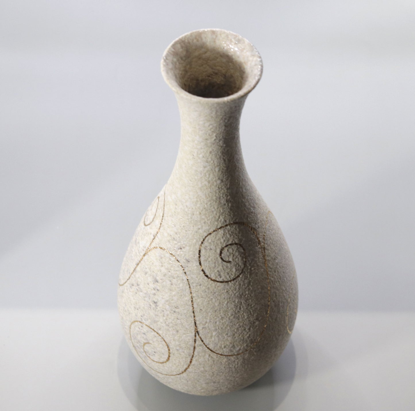 Blown mud white Tamba gold painted crane neck vase by Ichiji Shimizu