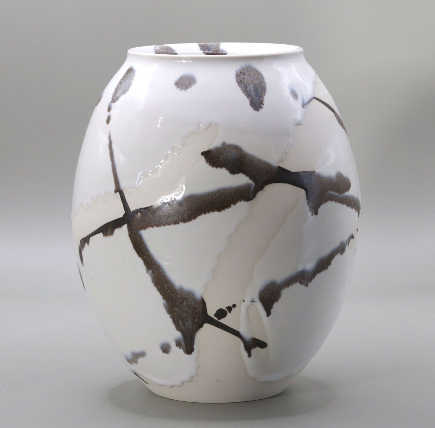 White Glazed Jar by Ichiji Shimizu