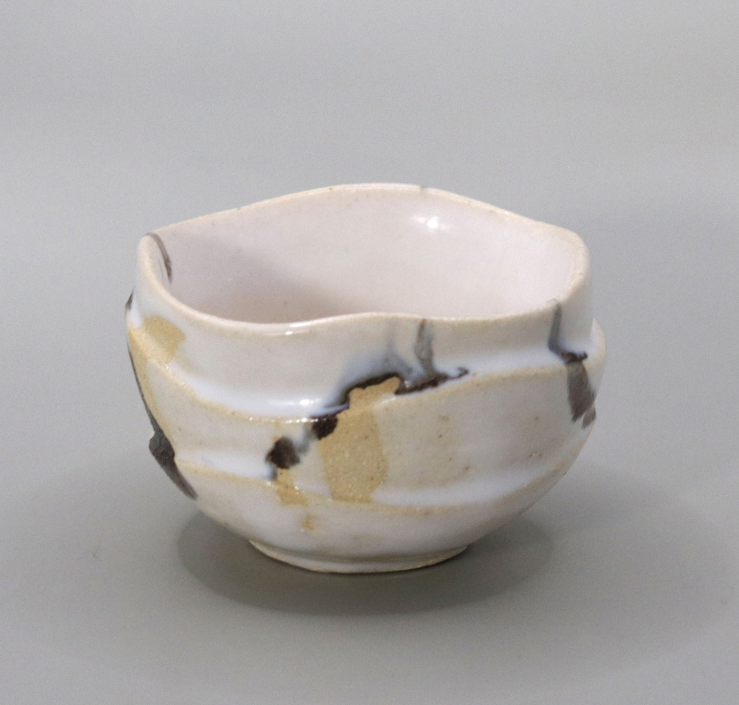 White glaze sake cup by Ichiji Shimizu