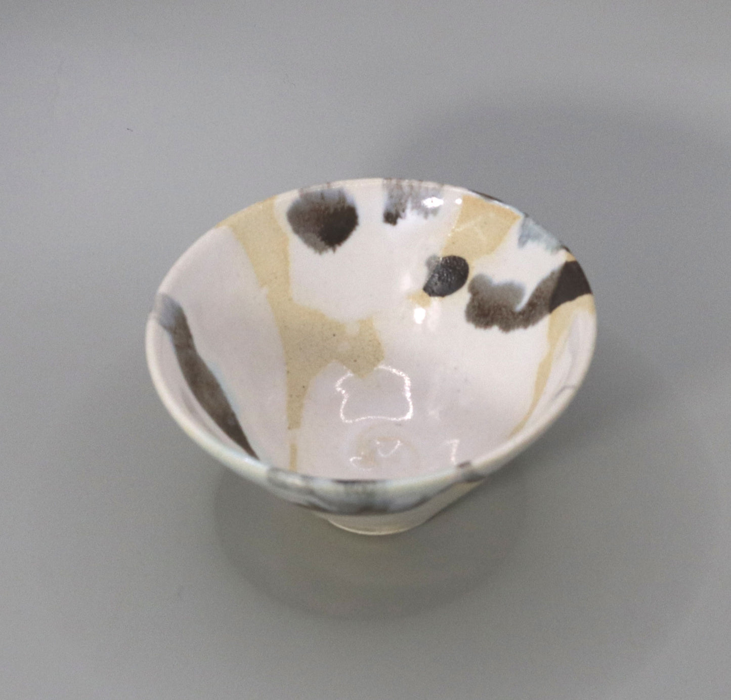 White glaze sake cup by Ichiji Shimizu