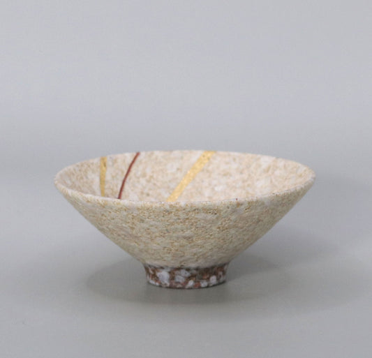 Blown mud white Tamba gold-painted sake cup by Ichiji Shimizu