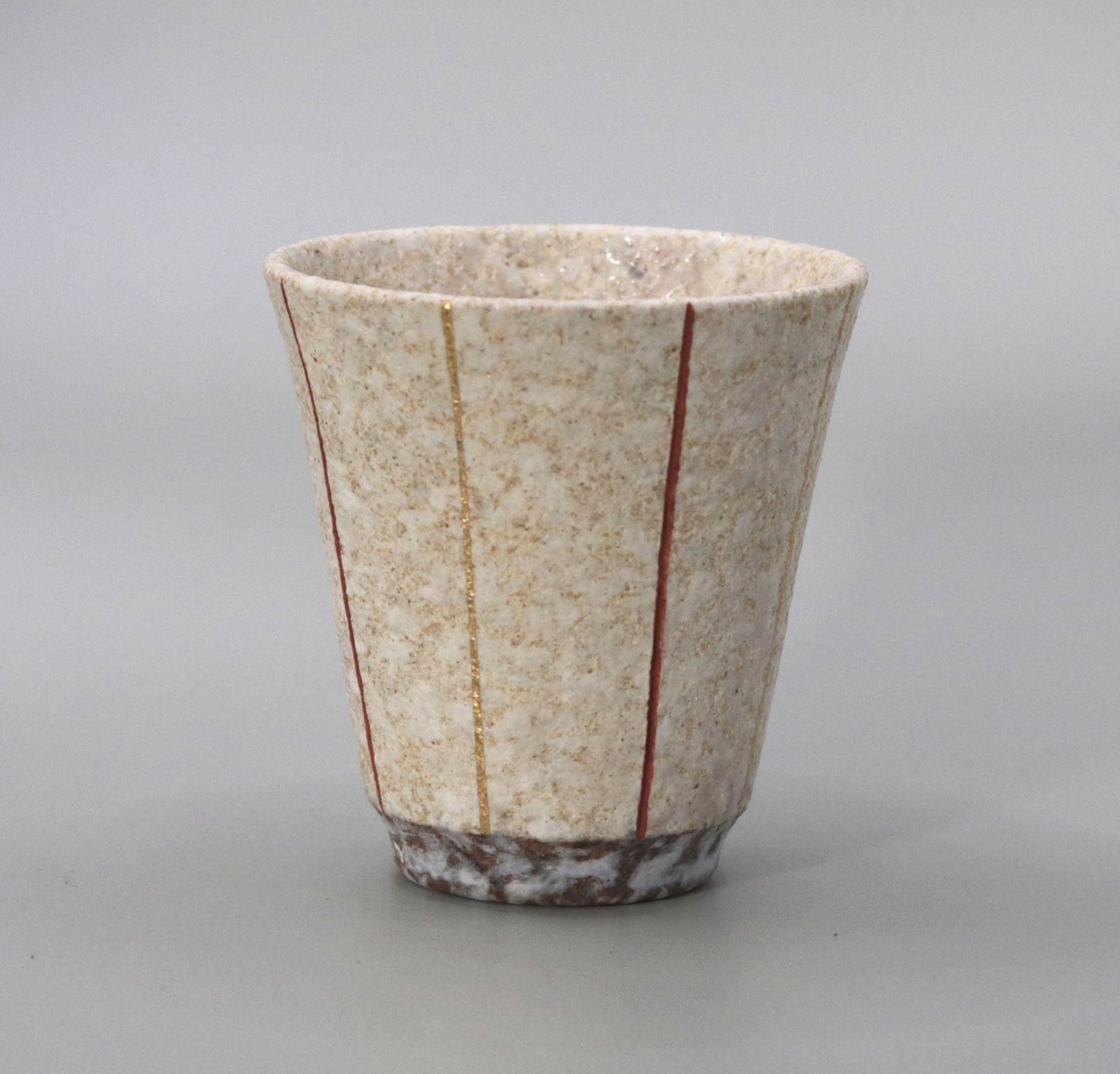 Blown mud white Tamba gold-painted sake cup by Ichiji Shimizu