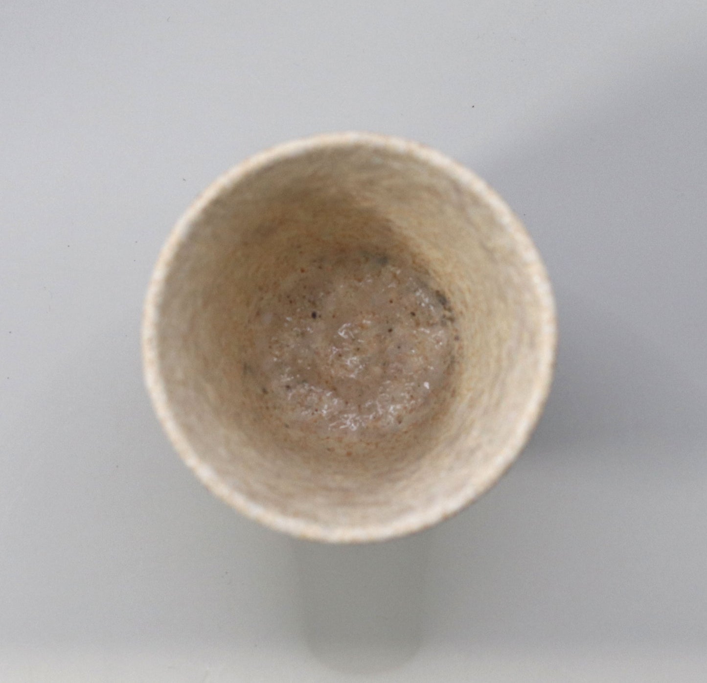 Blown mud white Tamba gold-painted sake cup by Ichiji Shimizu