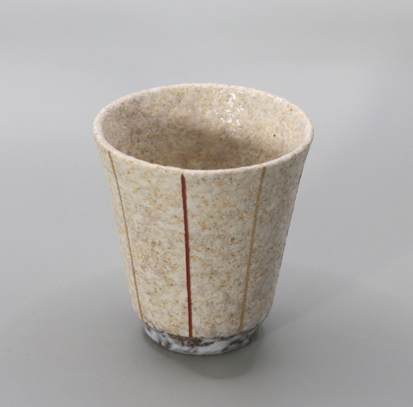 Blown mud white Tamba gold-painted sake cup by Ichiji Shimizu