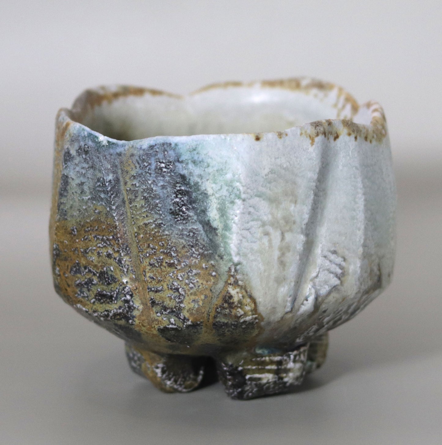 Tanba ash-glazed tea bowl by Nishihata Tadashi