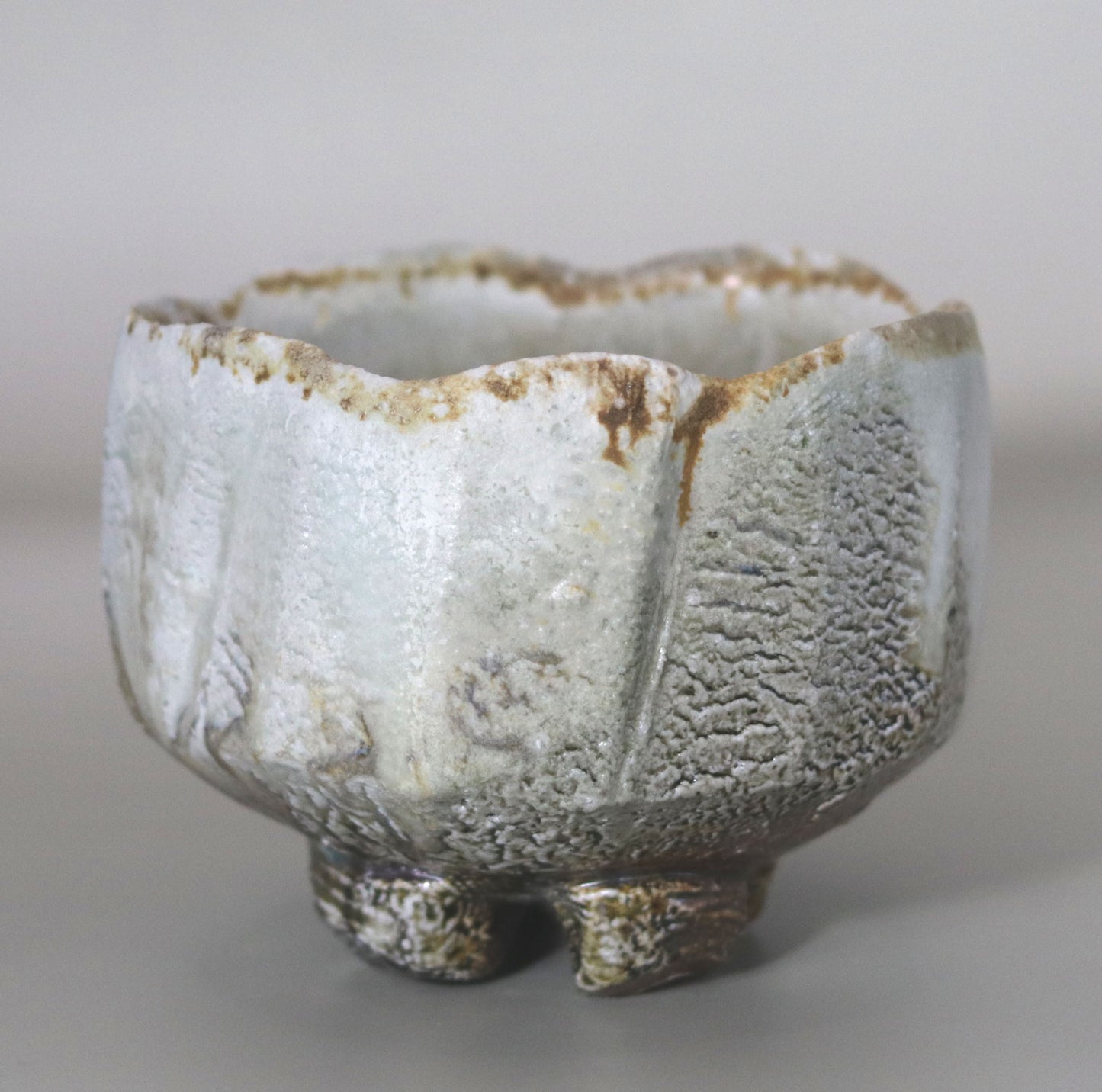 Tanba ash-glazed tea bowl by Nishihata Tadashi