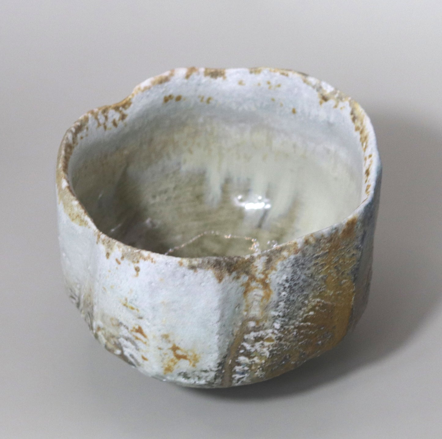 Tanba ash-glazed tea bowl by Nishihata Tadashi