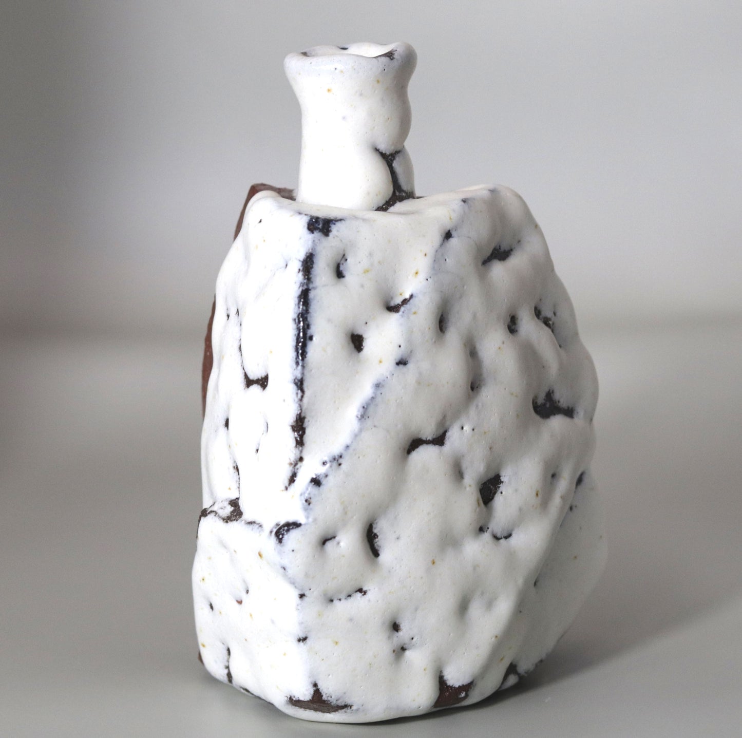 Tanba straw white glaze sake bottle by Nishihata Tadashi