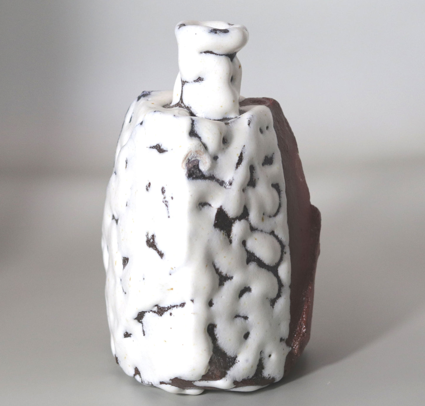 Tanba straw white glaze sake bottle by Nishihata Tadashi