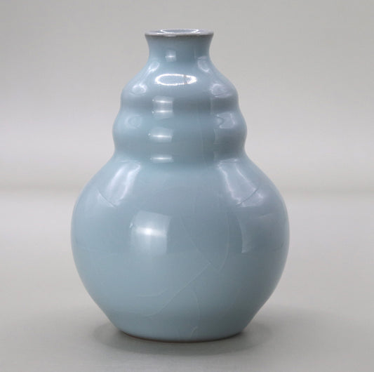 13 A single blue porcelain flower Masao Tagai