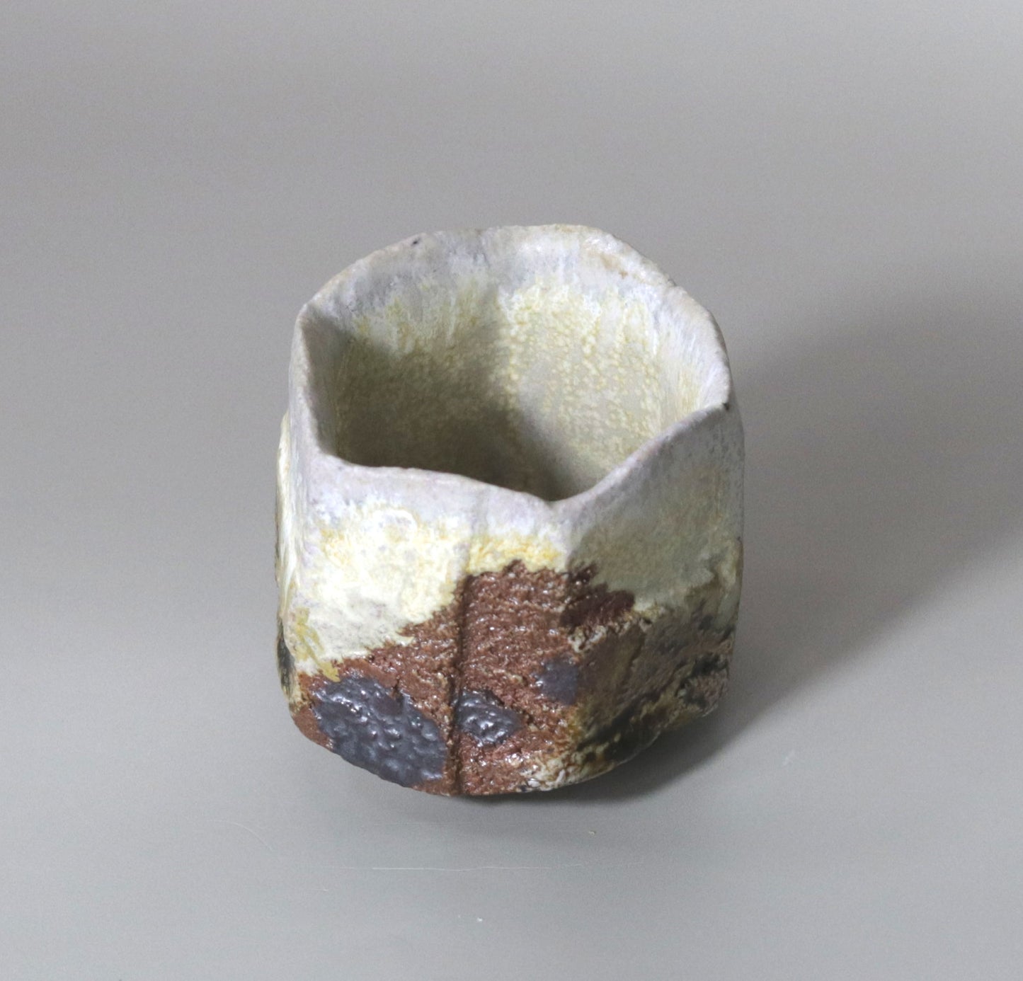 Ash-glazed sake cup by Nishihata Tadashi