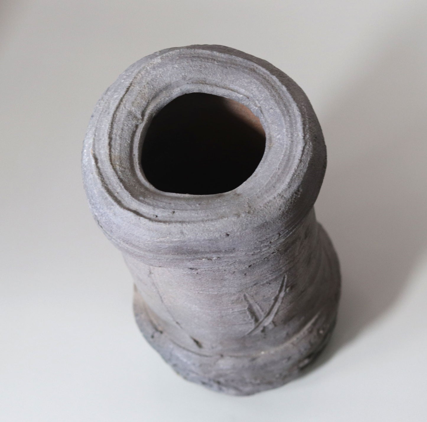 Tanba kiln-fired vase by Nishihata Tadashi