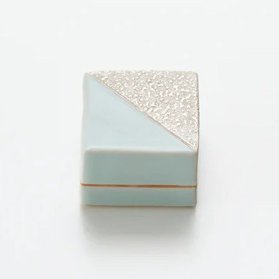 青白磁銀彩陶筥　松川和弘