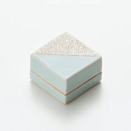 青白磁銀彩陶筥　松川和弘