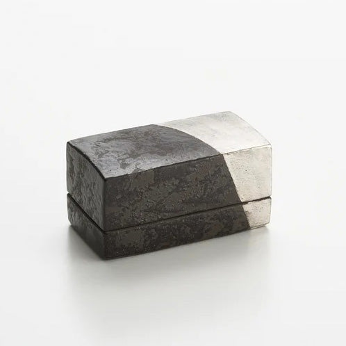 白黒銀彩陶筥  松川和弘