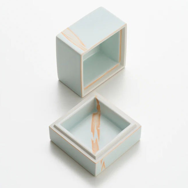 青白磁緋流陶筥　松川和弘