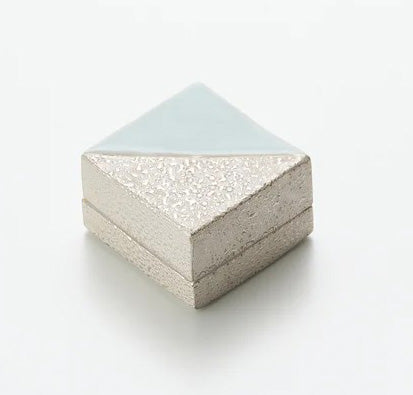 青白磁銀彩陶筥　松川和弘