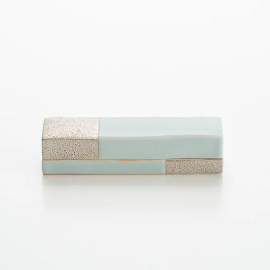 青白磁銀彩陶筥　松川和弘