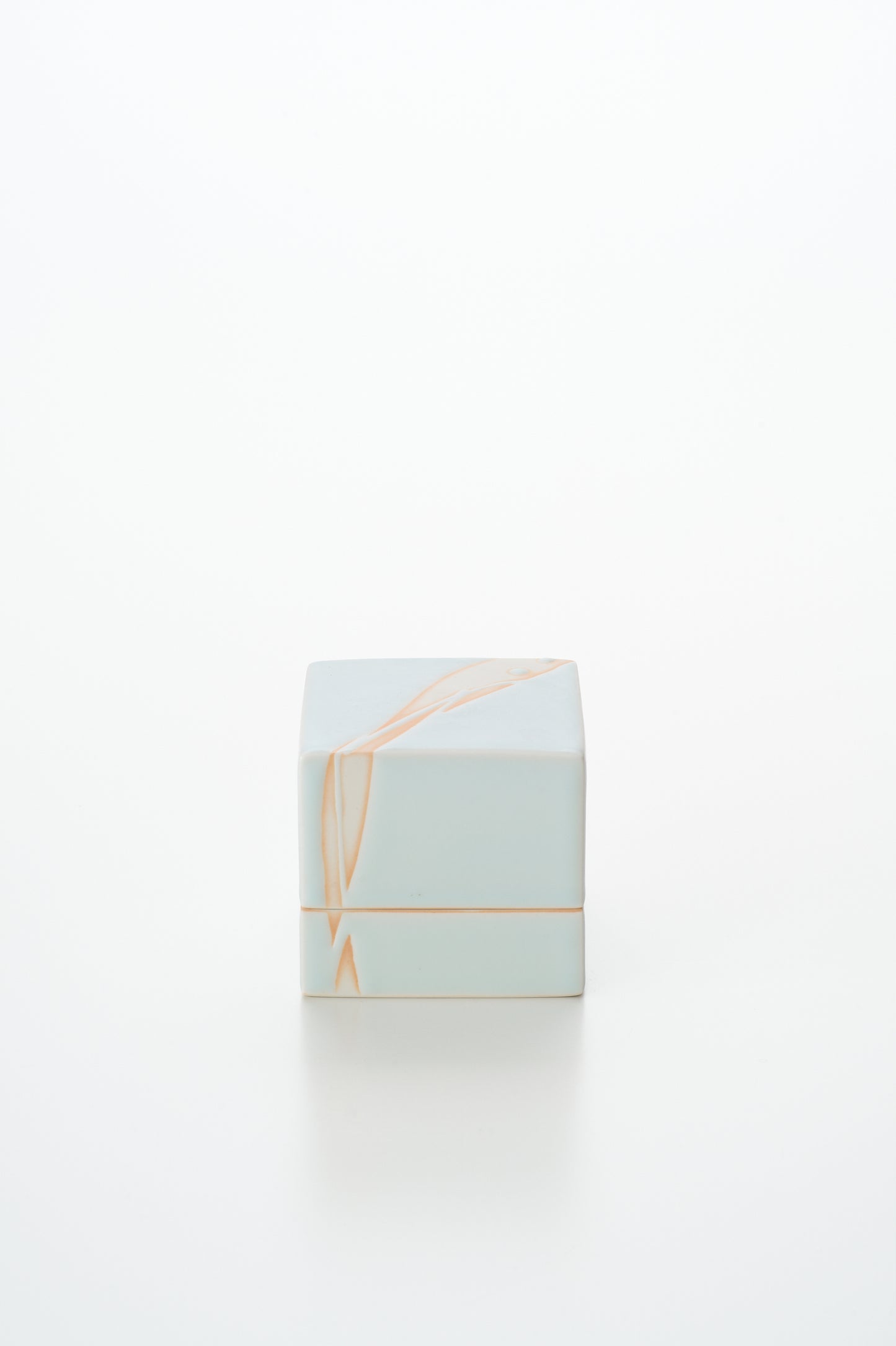 青白磁緋流陶筥　松川和弘