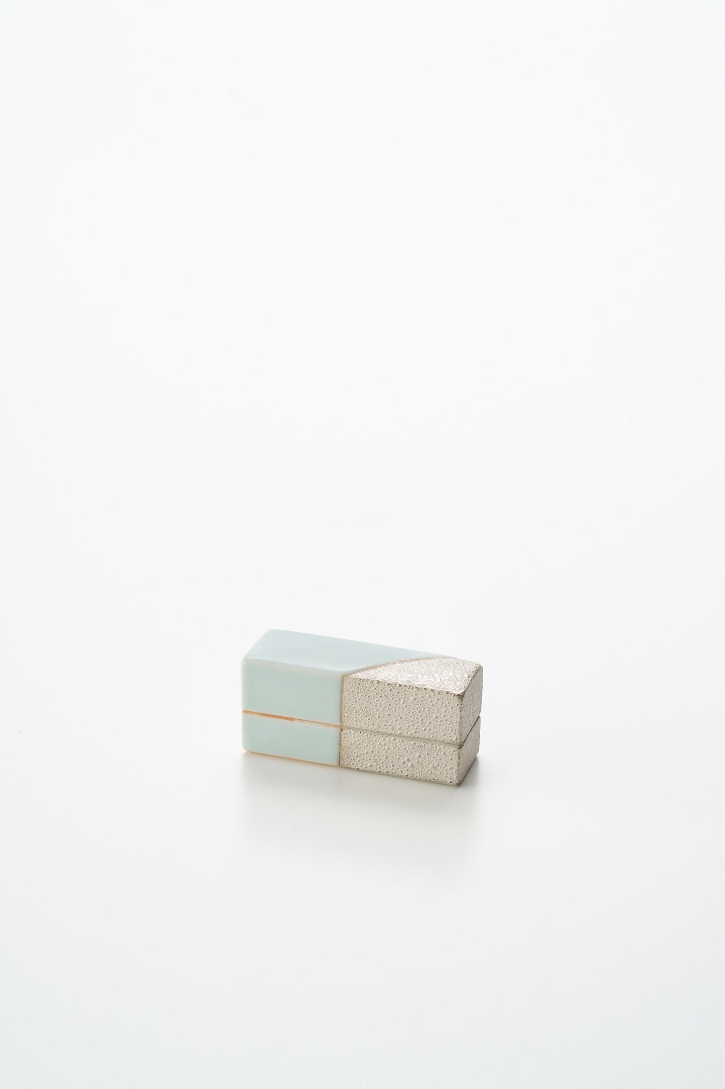 青白磁銀彩陶筥　松川和弘