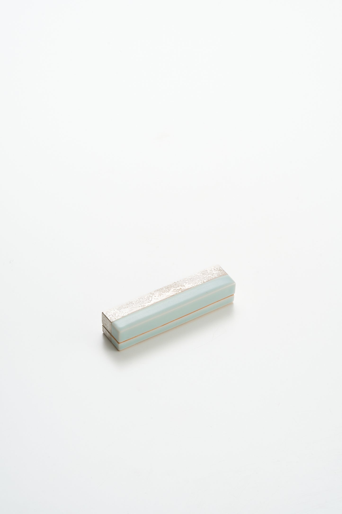 青白磁銀彩陶筥  松川和弘