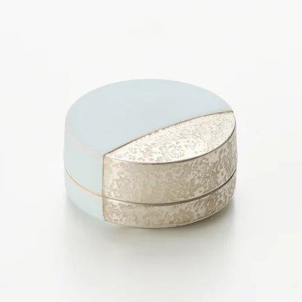 青白磁銀彩合子　松川和弘