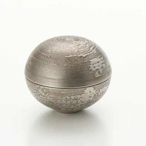 青白磁銀彩丸合子  松川和弘