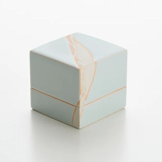 青白磁緋流陶筥　松川和弘