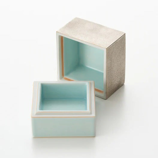 青白磁銀彩陶筥　松川和弘